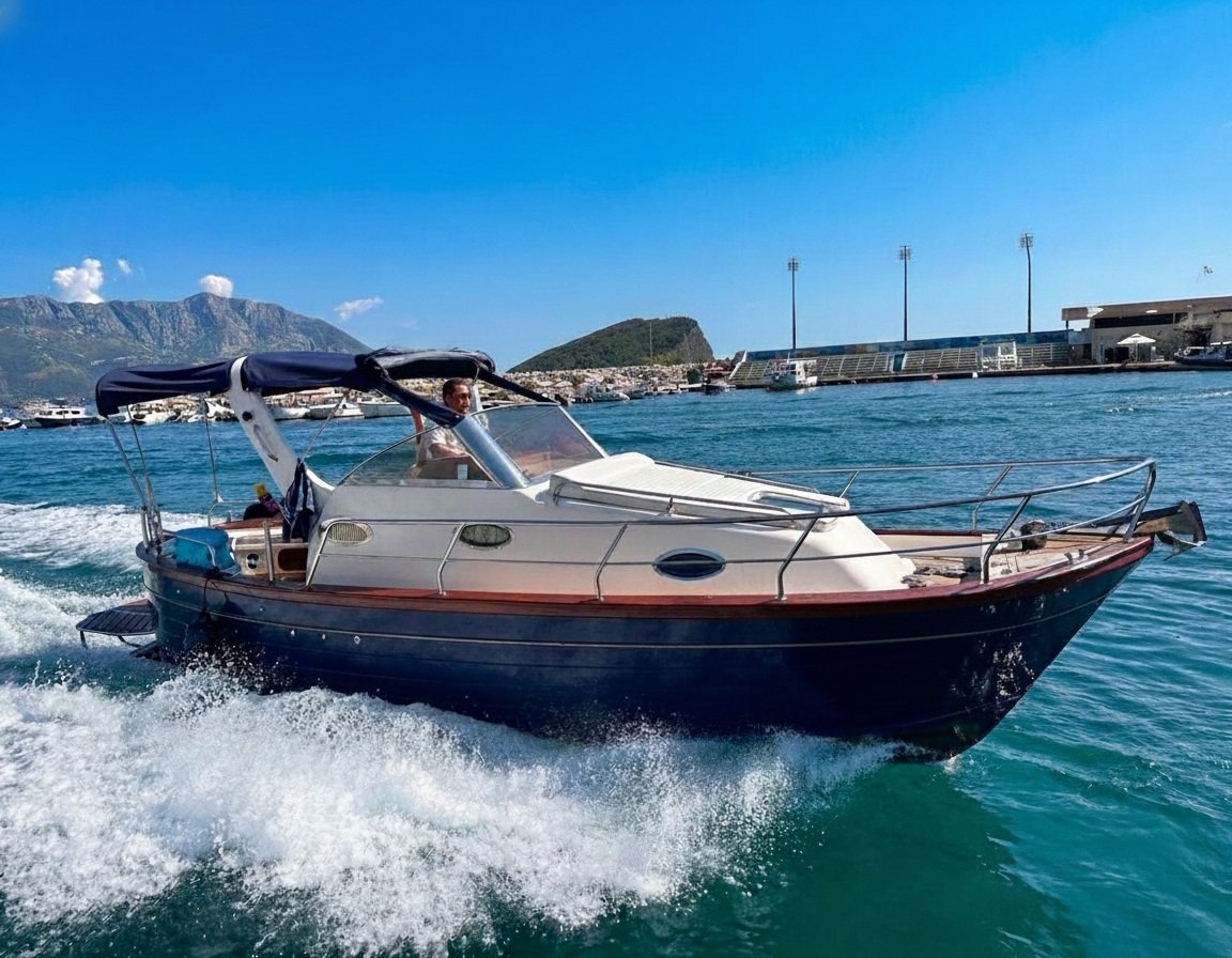 Voramar navegando por la costa de Valencia